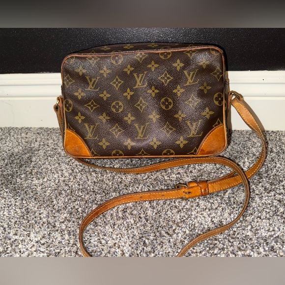 Louis Vuitton Vintage Monogram Trocadero 27 Crossbody Made in USA with COA - Picture 4 of 16